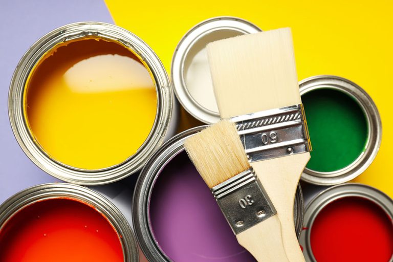 Pinturas, barnices y accesorios